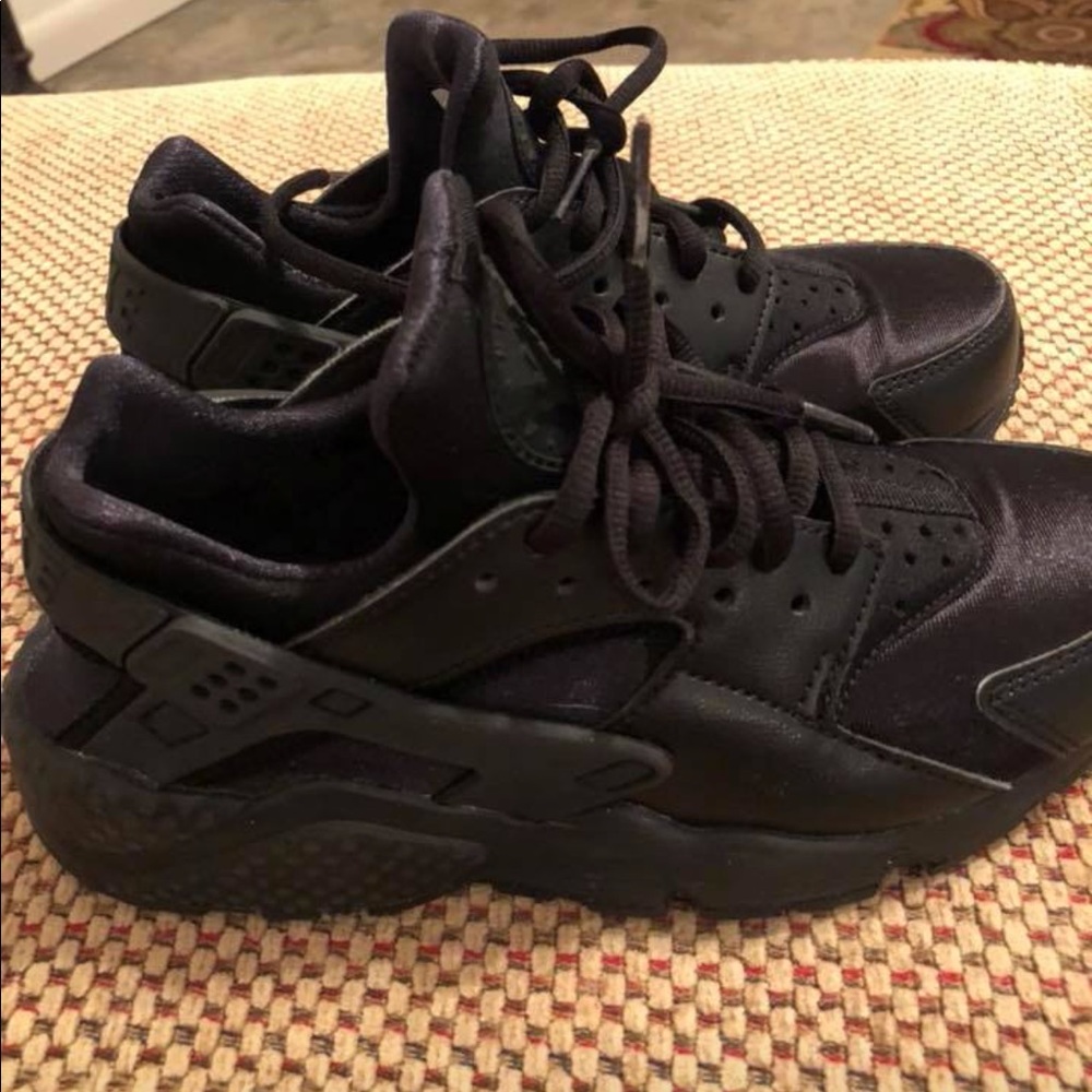 Nike Huarachi tennis shoes